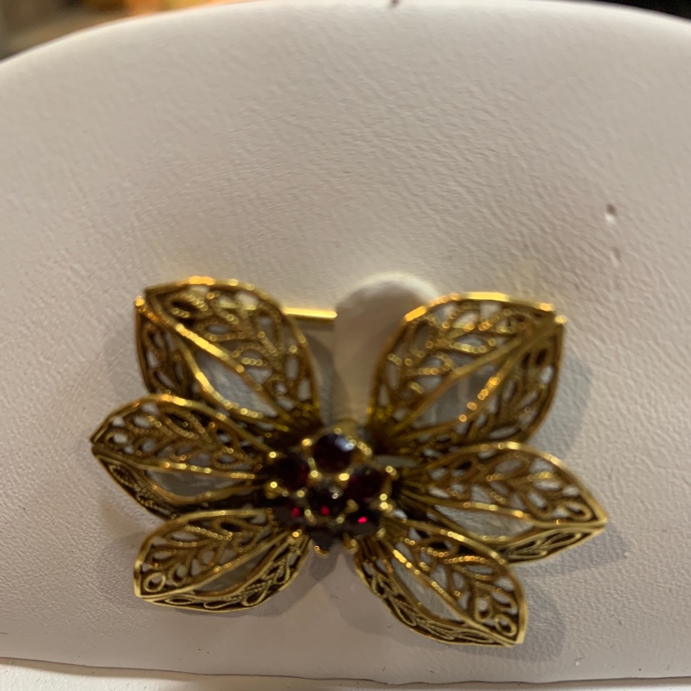 Vintage Gold tone flower brooch